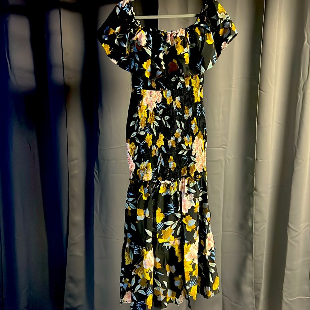 Off the Shoulder Floral Mermaid Dress - Picture 4 of 8